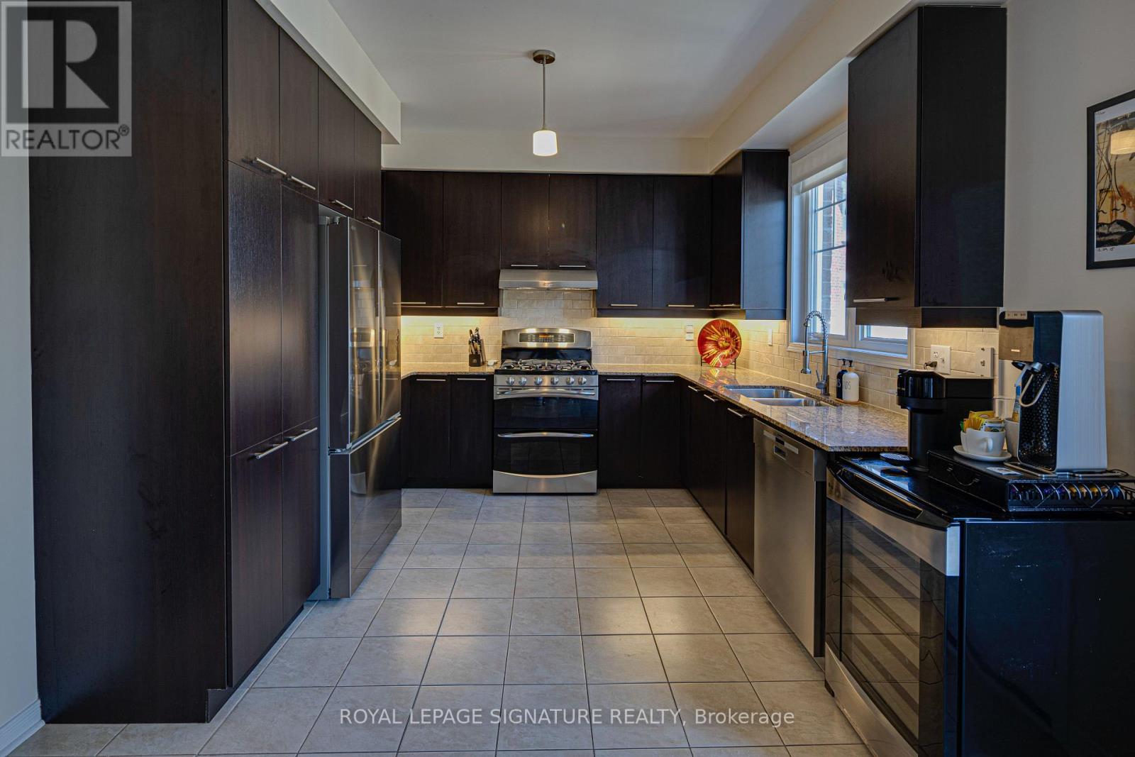6 Collip Place, Toronto, Ontario  M4A 1Y3 - Photo 14 - C13218406