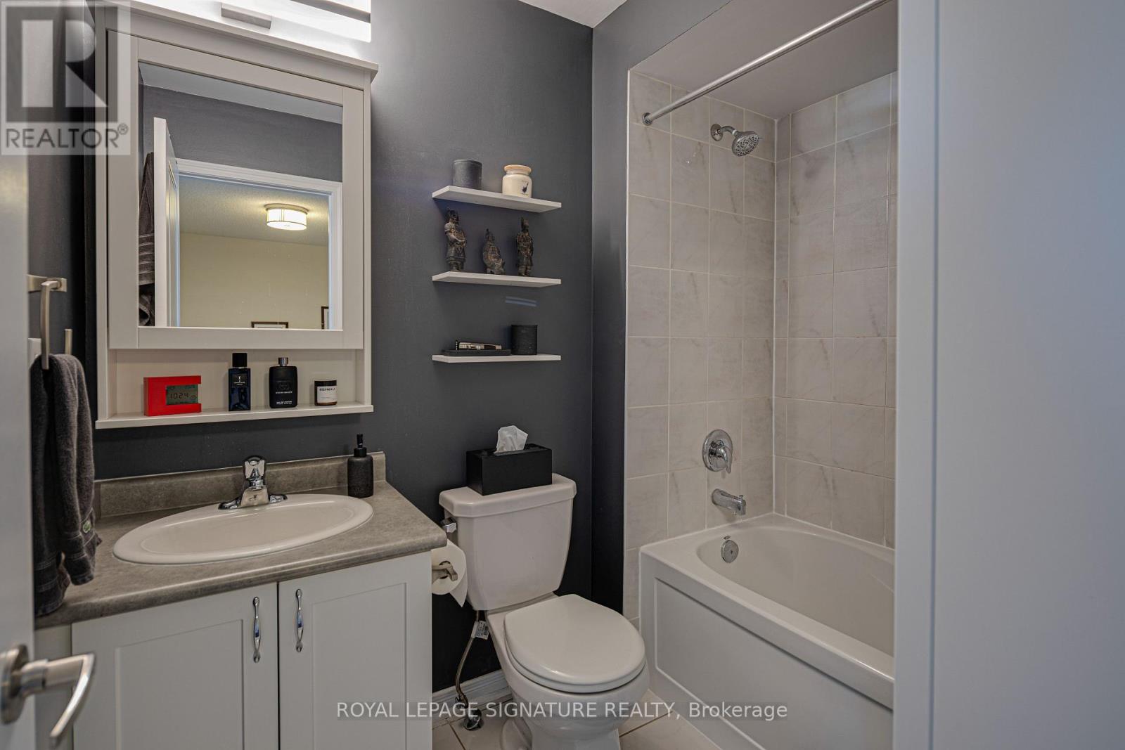 6 Collip Place, Toronto, Ontario  M4A 1Y3 - Photo 24 - C13218406