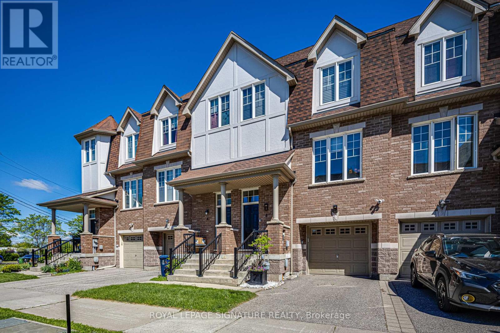 6 Collip Place, Toronto, Ontario  M4A 1Y3 - Photo 4 - C13218406
