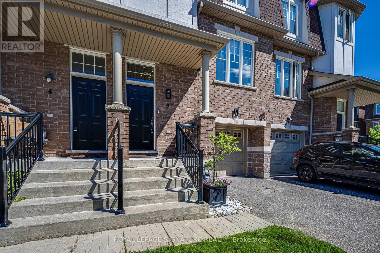 6 Collip Place, Toronto, Ontario  M4A 1Y3 - Photo 3 - C13218406