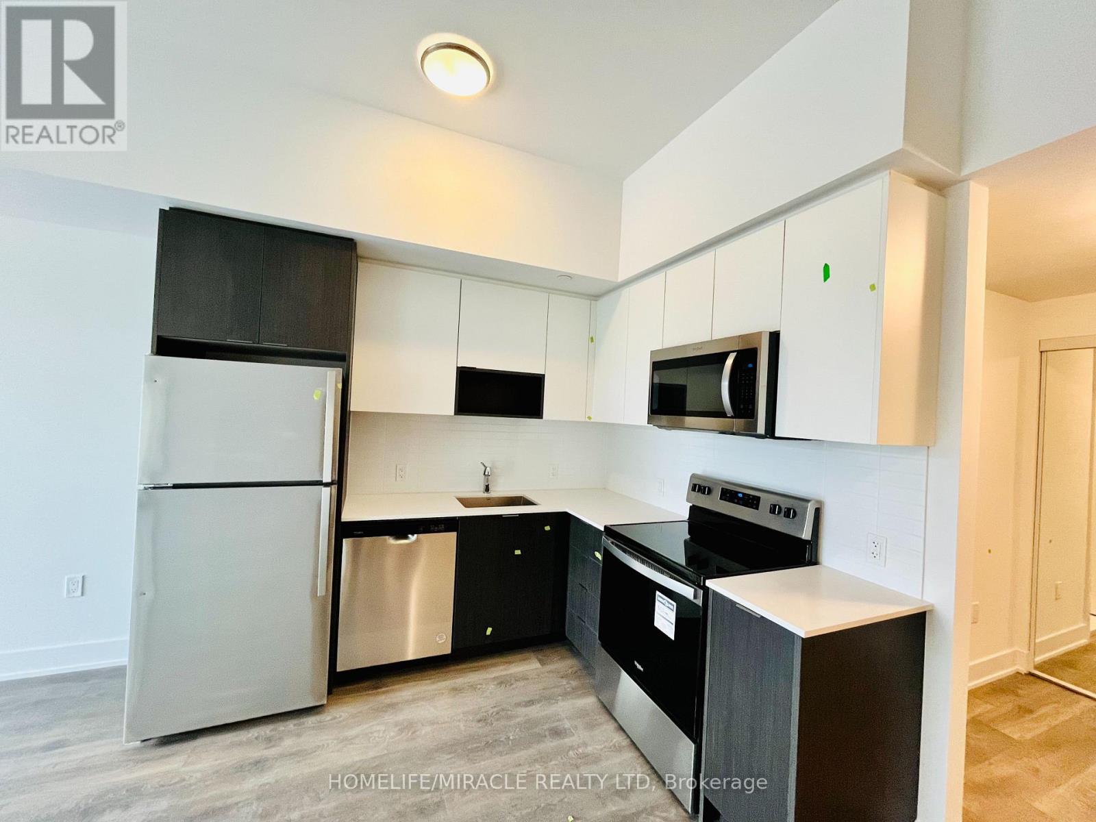204 - 202 Burnhamthorpe Road E, Mississauga, Ontario  L5A 4L4 - Photo 5 - W13218474