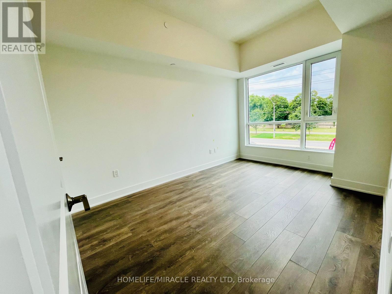 204 - 202 Burnhamthorpe Road E, Mississauga, Ontario  L5A 4L4 - Photo 8 - W13218474