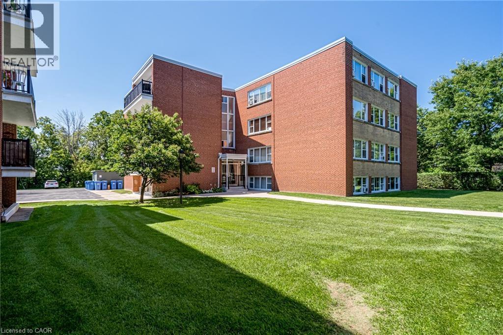 2052 COURTLAND Drive Unit# 403, Burlington, Ontario