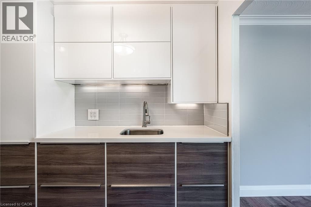 2052 Courtland Drive Unit# 403, Burlington, Ontario  L7R 1R8 - Photo 12 - 40831698