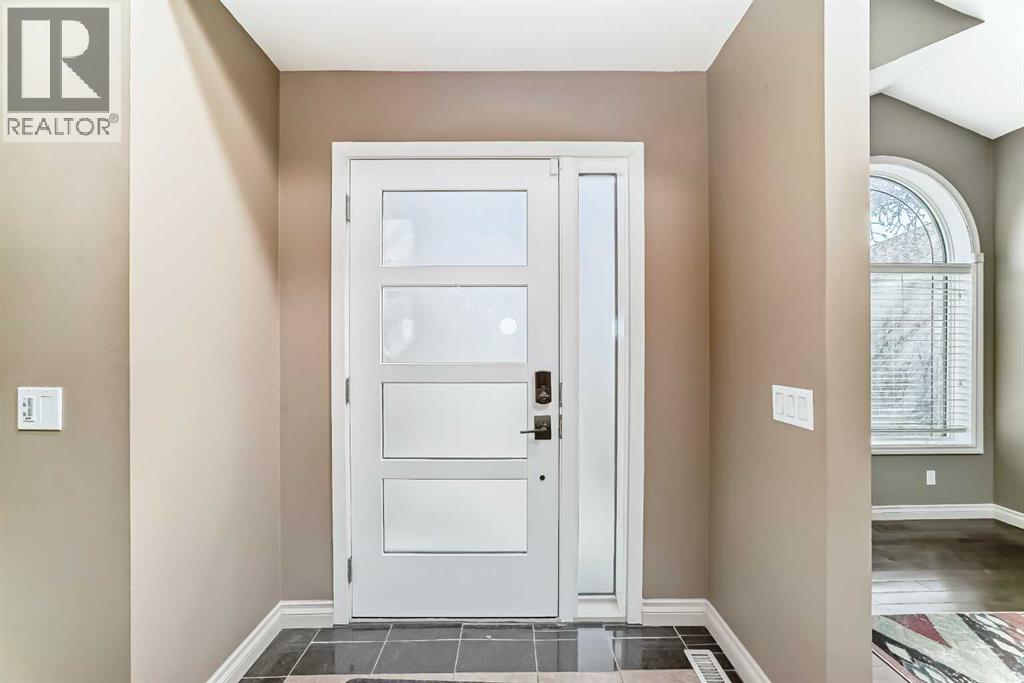 291 East Chestermere Drive, Chestermere, Alberta T1X 1A2 - Photo 3 - A2305396