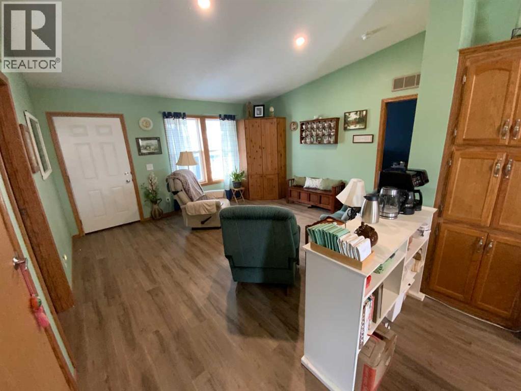 6 Cherry Lane Se, Three Hills, Alberta  T0M 2A0 - Photo 2 - A2300313