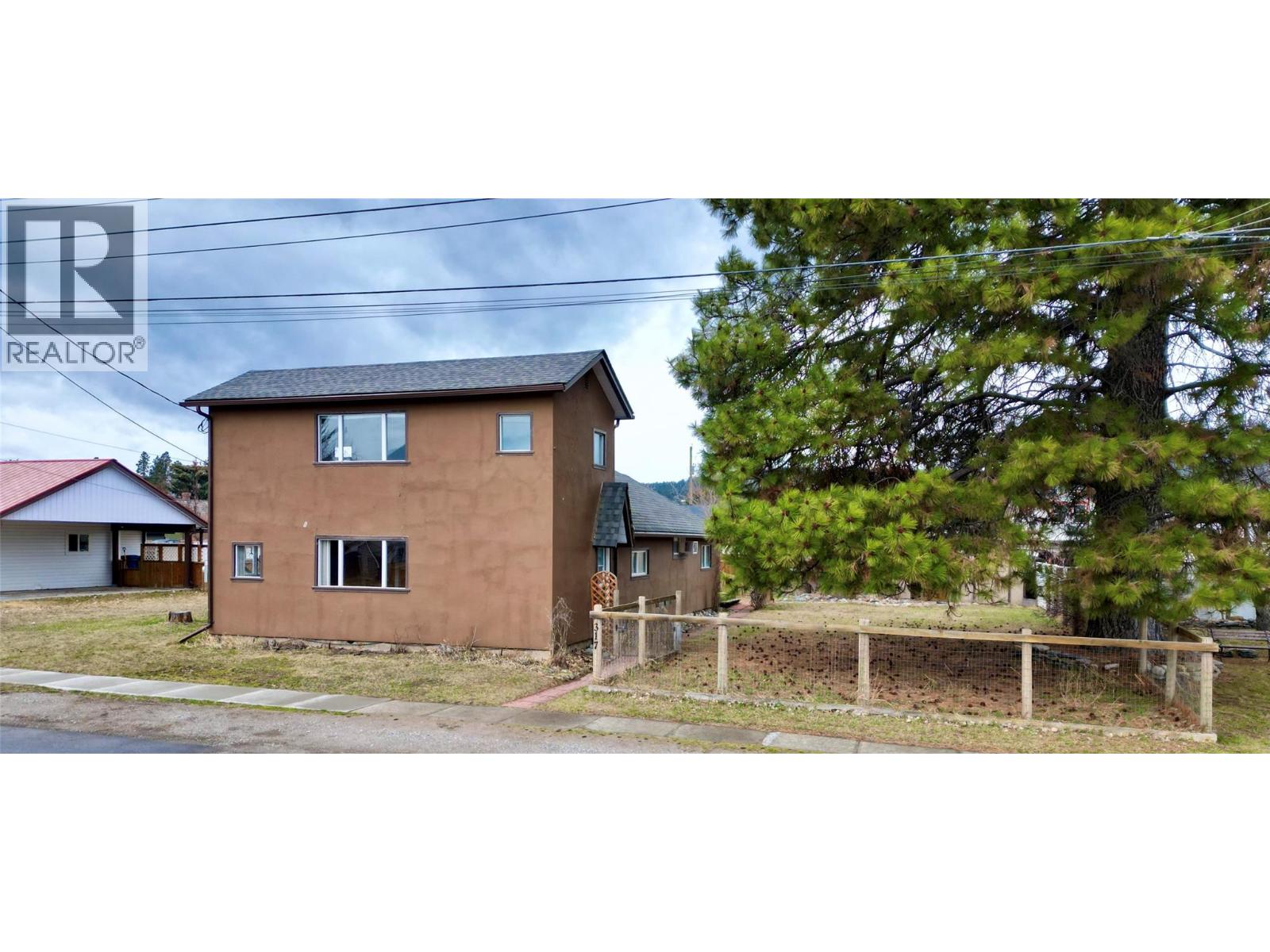 317 4th Avenue S, Cranbrook, British Columbia  V1C 2E6 - Photo 2 - 10379231