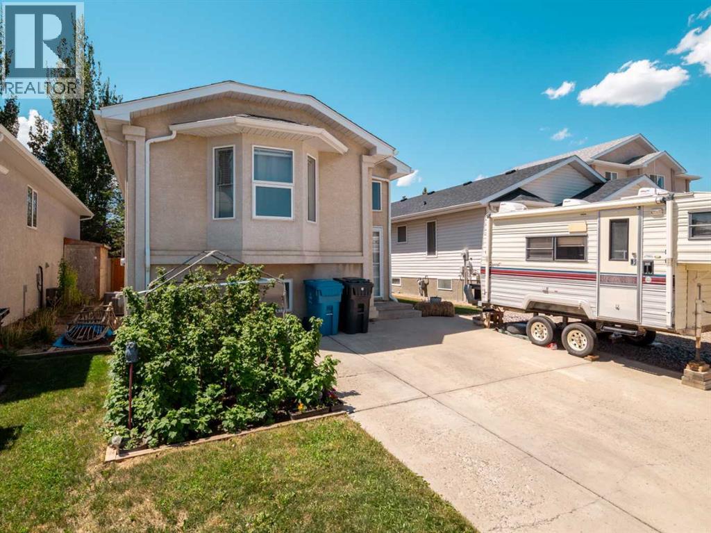 76 Blackfoot Crescent W, Lethbridge, Alberta  T1K 7P7 - Photo 2 - A2314861