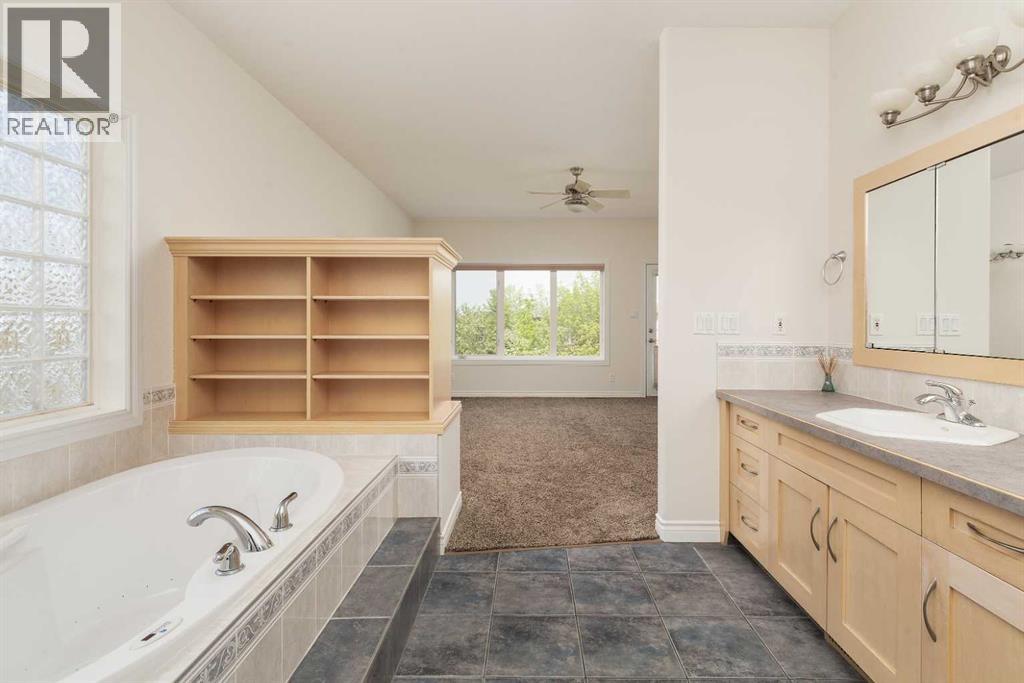 73 Fairmont Park Landing S, Lethbridge, Alberta  T1K 7L1 - Photo 20 - A2315327
