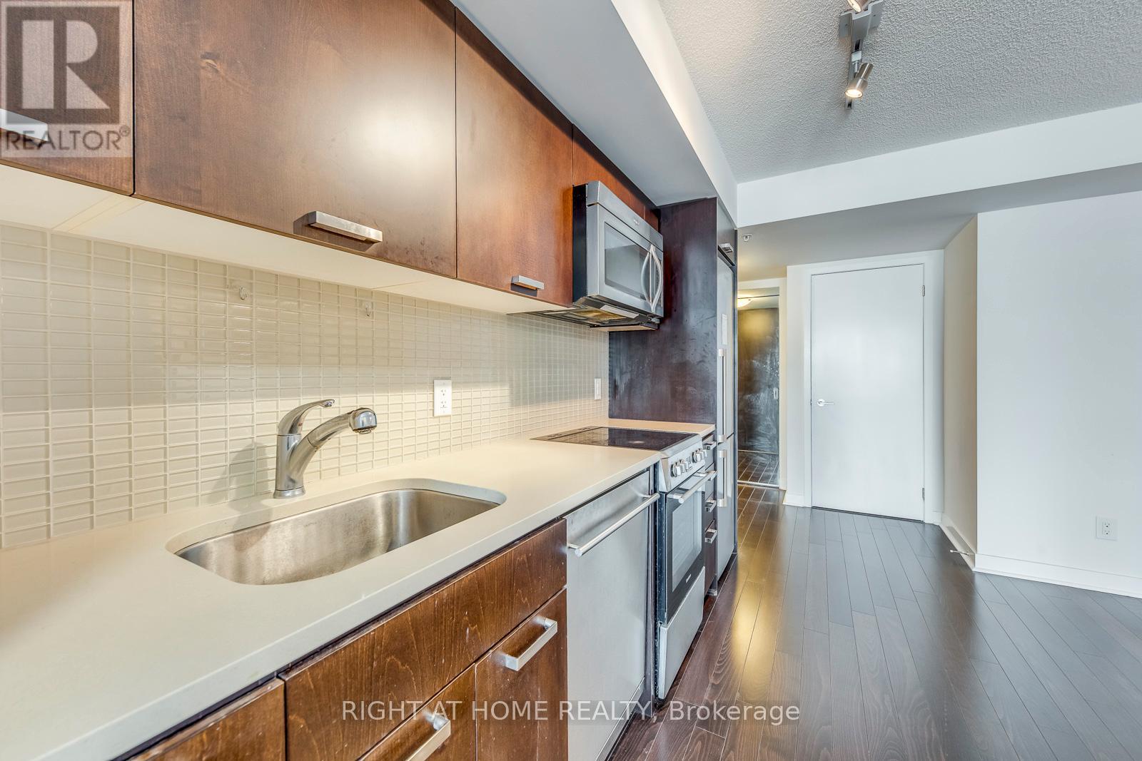 1306 - 295 Adelaide Street W, Toronto, Ontario  M5V 0L4 - Photo 10 - C13218584
