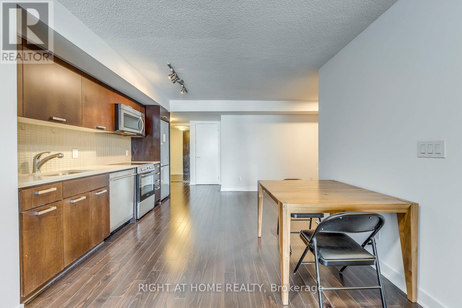 1306 - 295 Adelaide Street W, Toronto, Ontario  M5V 0L4 - Photo 12 - C13218584
