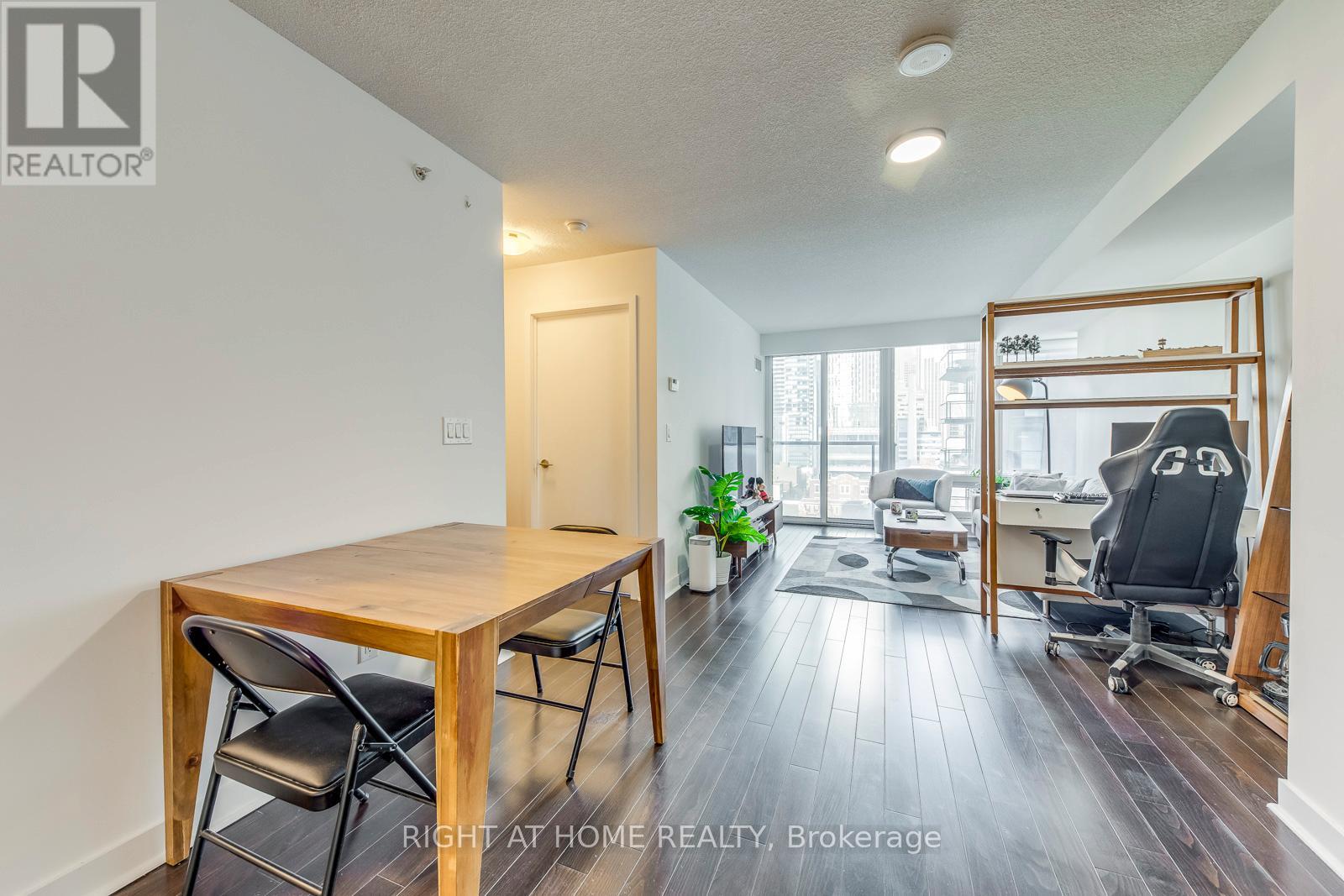 1306 - 295 Adelaide Street W, Toronto, Ontario  M5V 0L4 - Photo 14 - C13218584