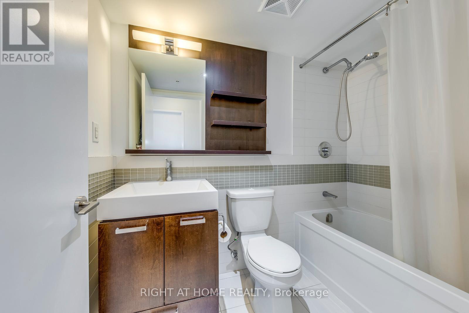 1306 - 295 Adelaide Street W, Toronto, Ontario  M5V 0L4 - Photo 24 - C13218584