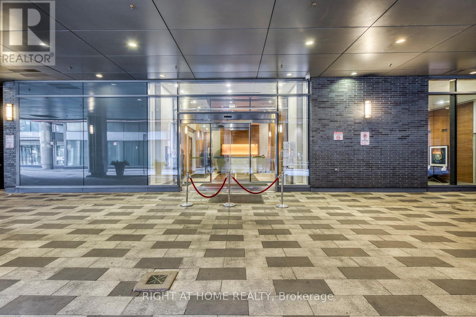 1306 - 295 Adelaide Street W, Toronto, Ontario  M5V 0L4 - Photo 3 - C13218584