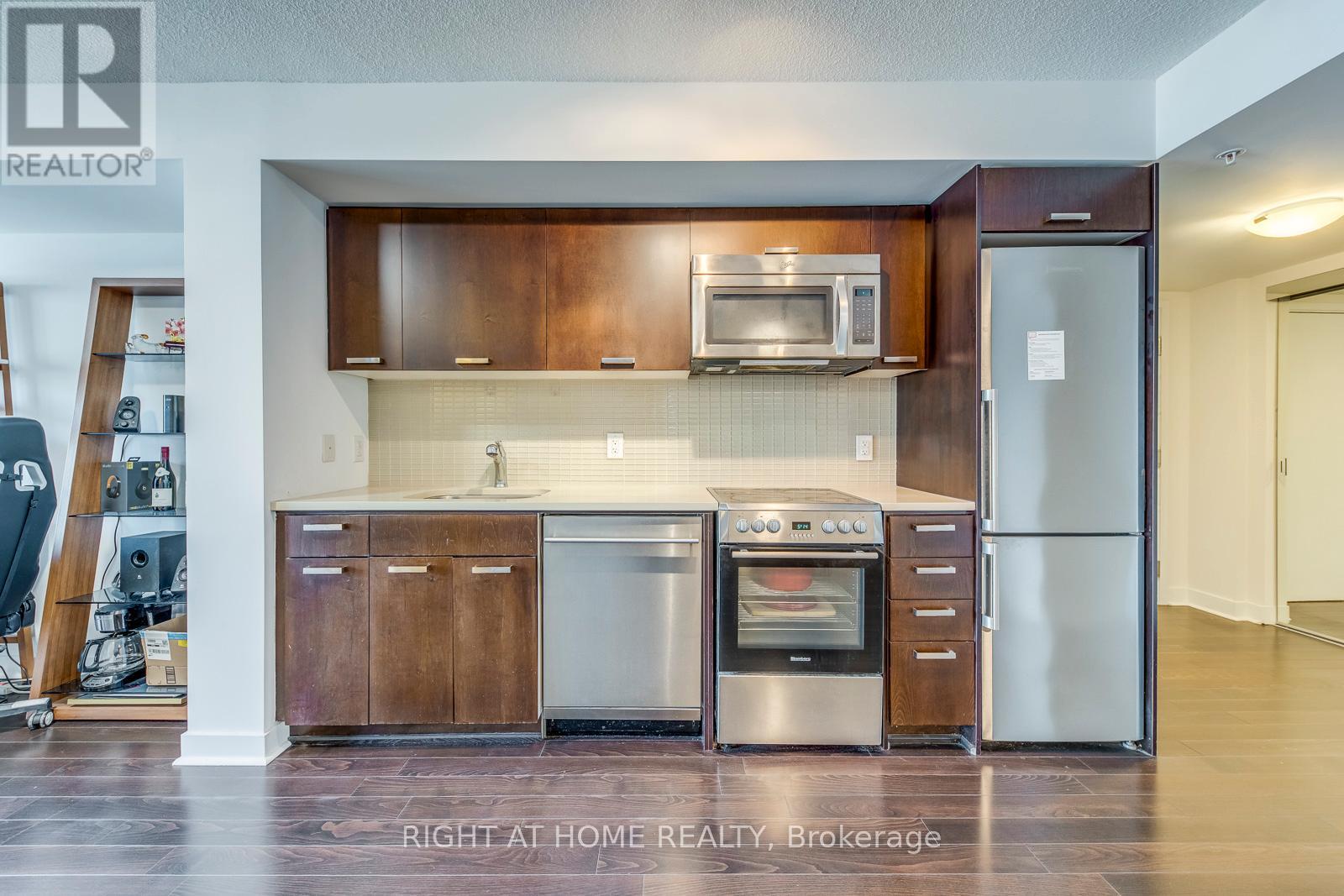 1306 - 295 Adelaide Street W, Toronto, Ontario  M5V 0L4 - Photo 9 - C13218584