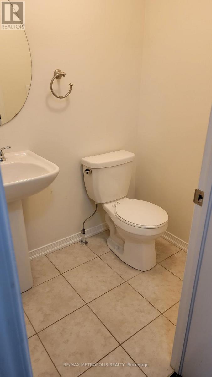 11 Valliere Drive, Markham, Ontario  L6C 0M7 - Photo 4 - N13218562