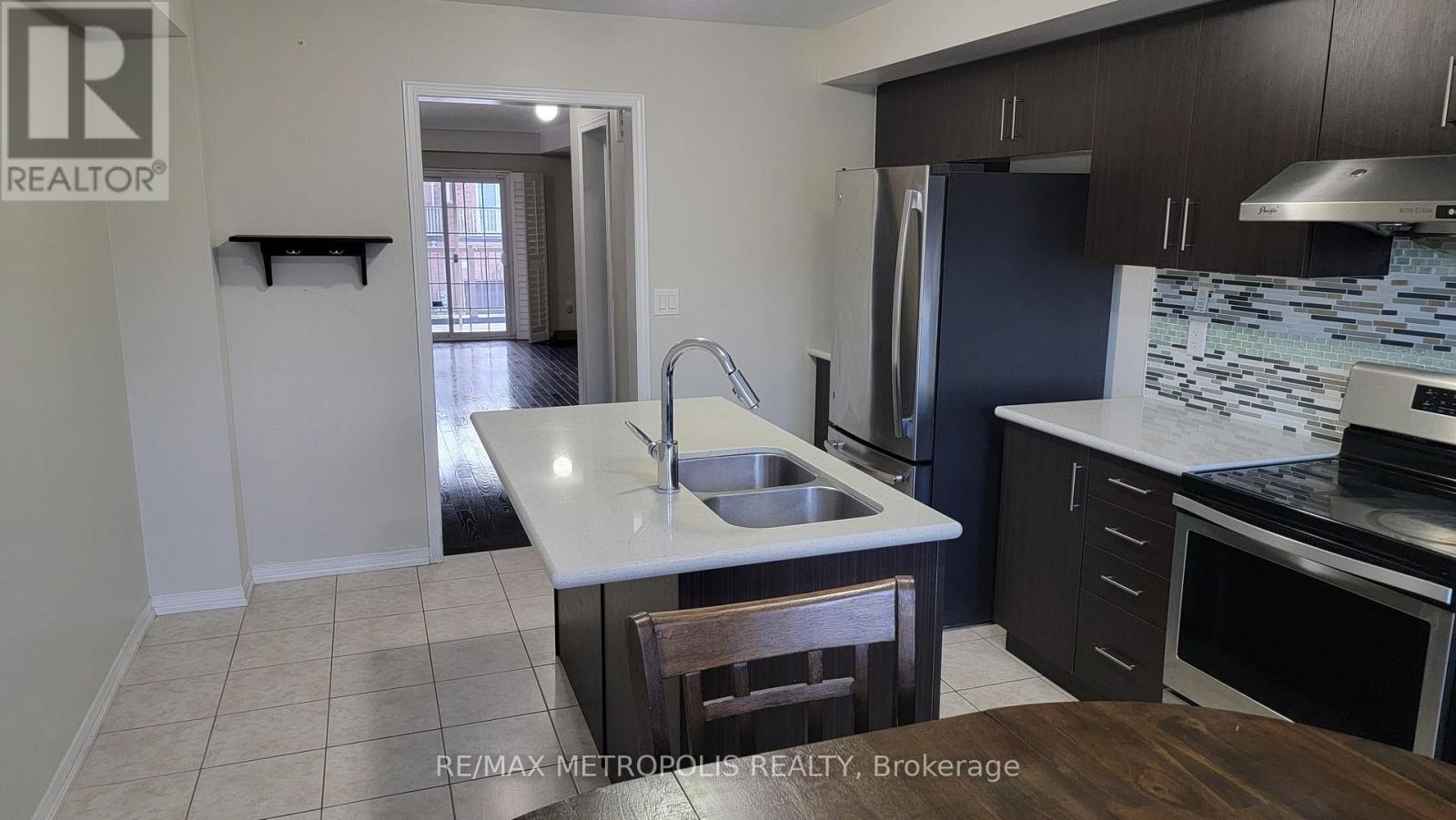 11 Valliere Drive, Markham, Ontario  L6C 0M7 - Photo 8 - N13218562