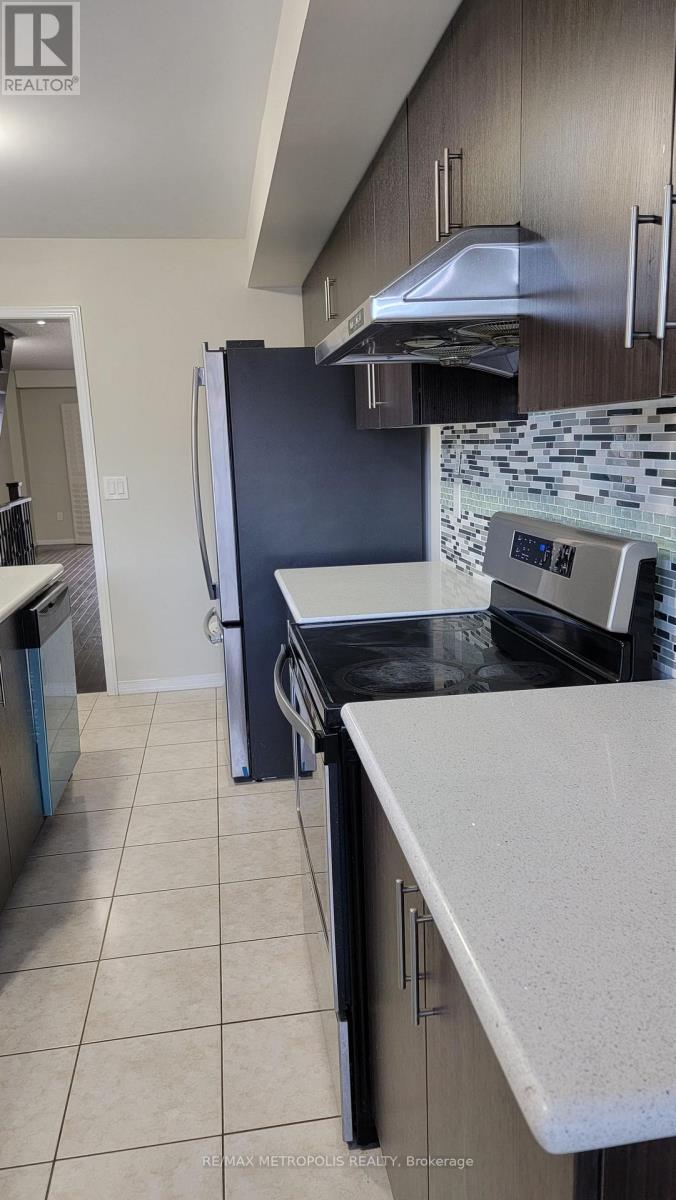 11 Valliere Drive, Markham, Ontario  L6C 0M7 - Photo 9 - N13218562