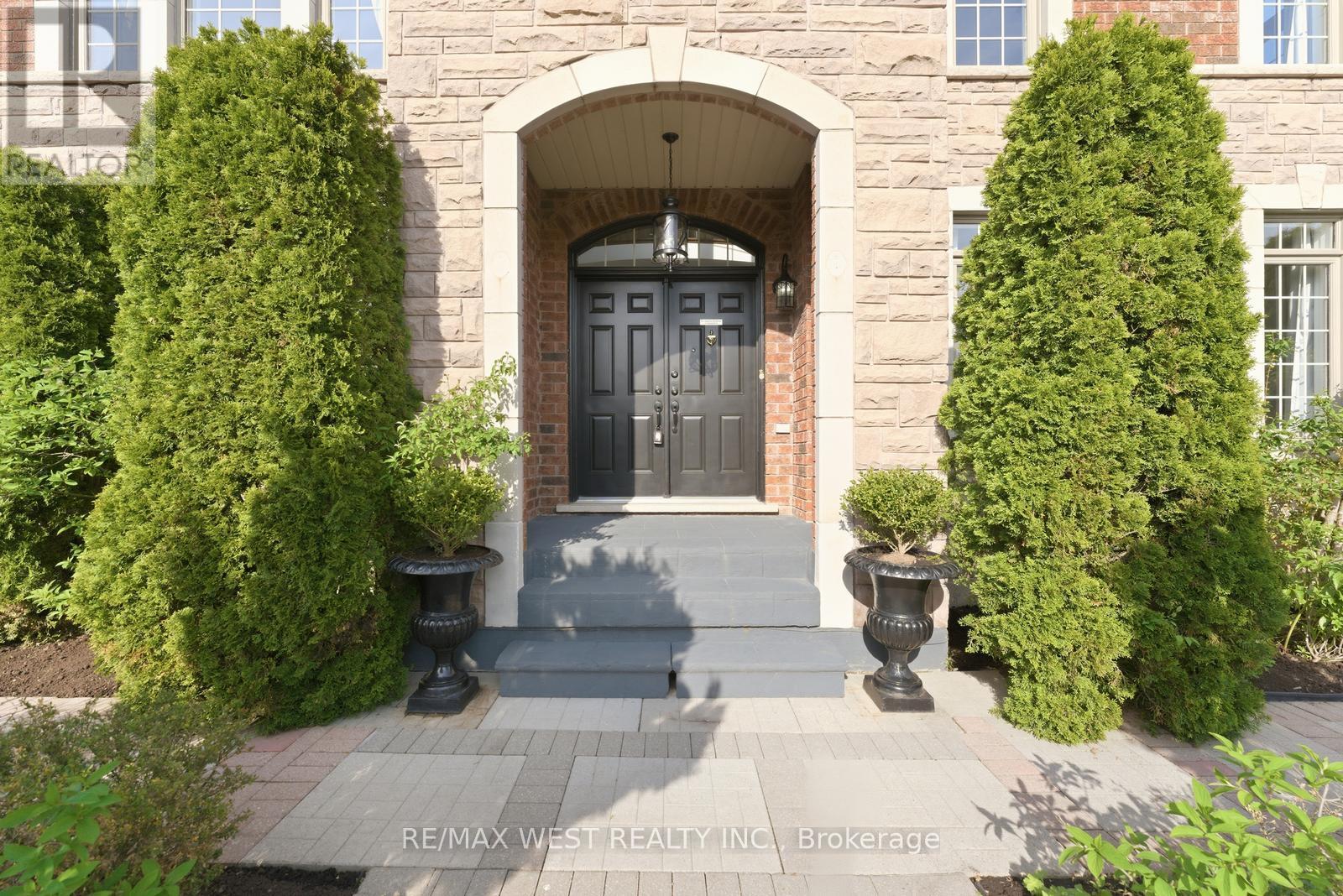 127 Ozner Crescent, Vaughan, Ontario  L4H 0G1 - Photo 2 - N13218600