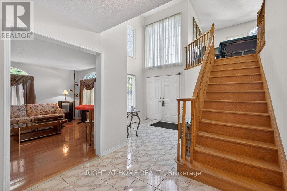 130 Eagleridge Drive, Brampton, Ontario  L6R 1E3 - Photo 2 - W13218576