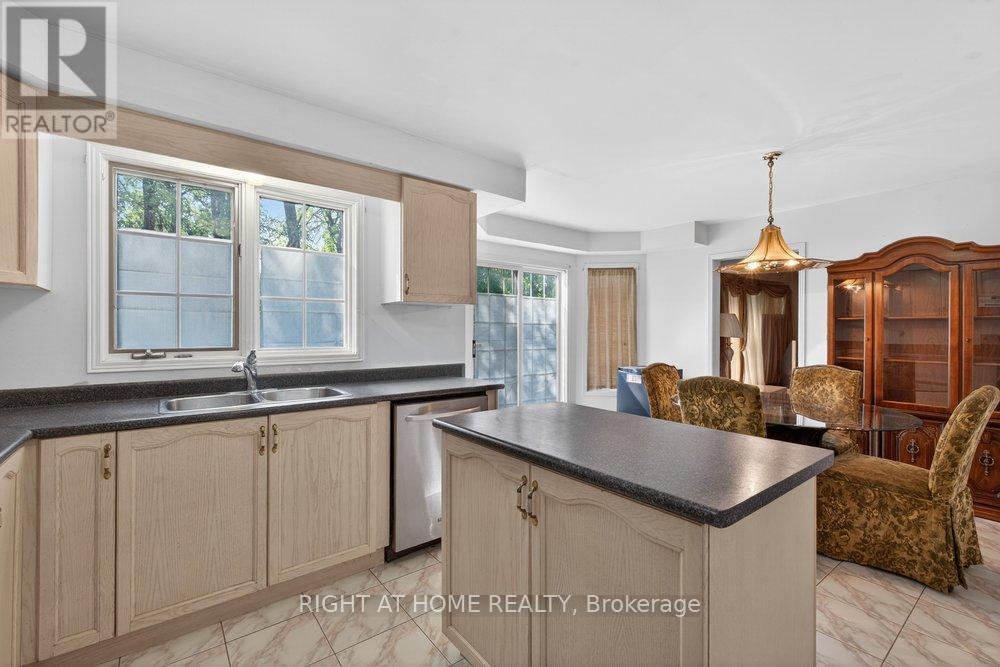130 Eagleridge Drive, Brampton, Ontario  L6R 1E3 - Photo 3 - W13218576
