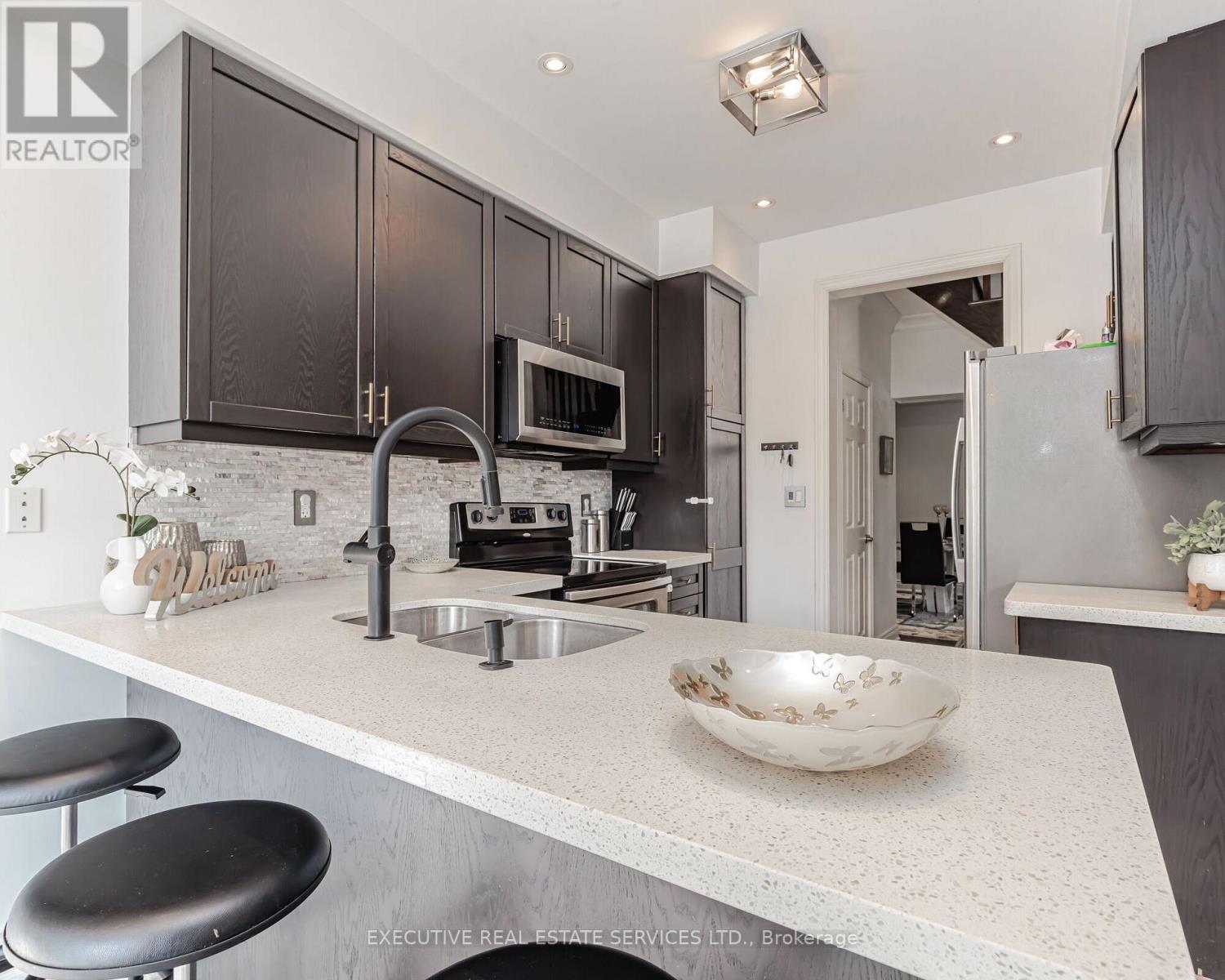 2 Nectarlane Avenue, Caledon, Ontario  L7C 3M8 - Photo 12 - W13218586