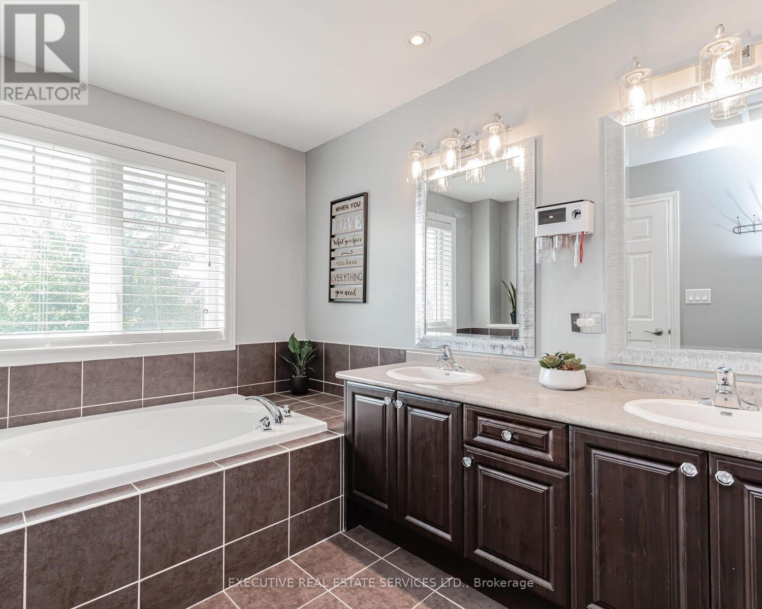 2 Nectarlane Avenue, Caledon, Ontario  L7C 3M8 - Photo 20 - W13218586