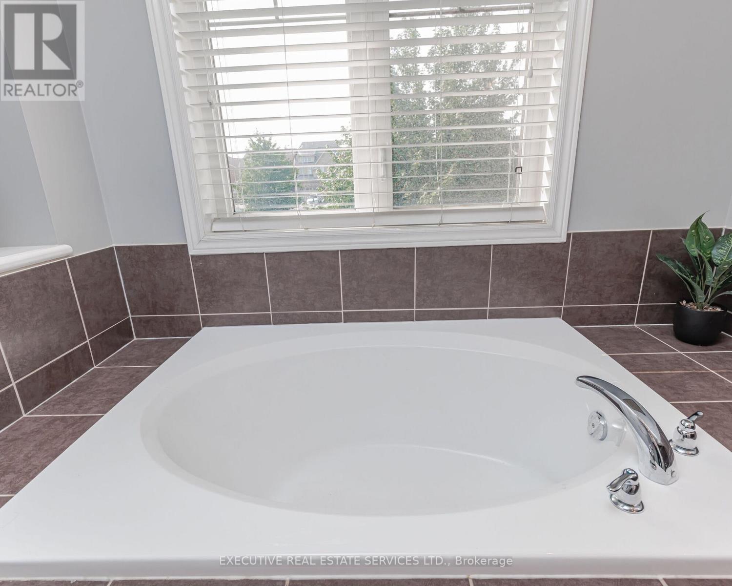 2 Nectarlane Avenue, Caledon, Ontario  L7C 3M8 - Photo 22 - W13218586