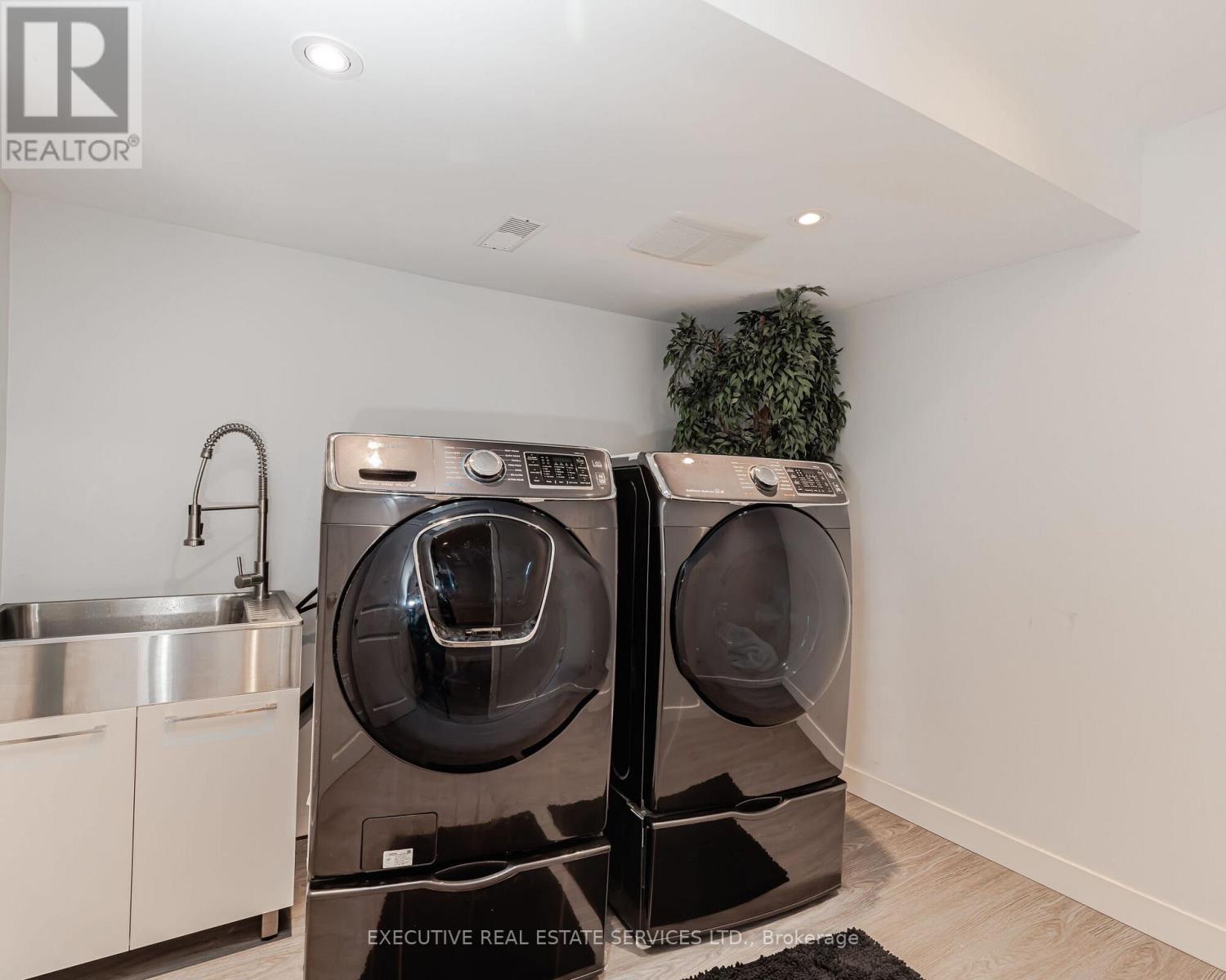 2 Nectarlane Avenue, Caledon, Ontario  L7C 3M8 - Photo 36 - W13218586
