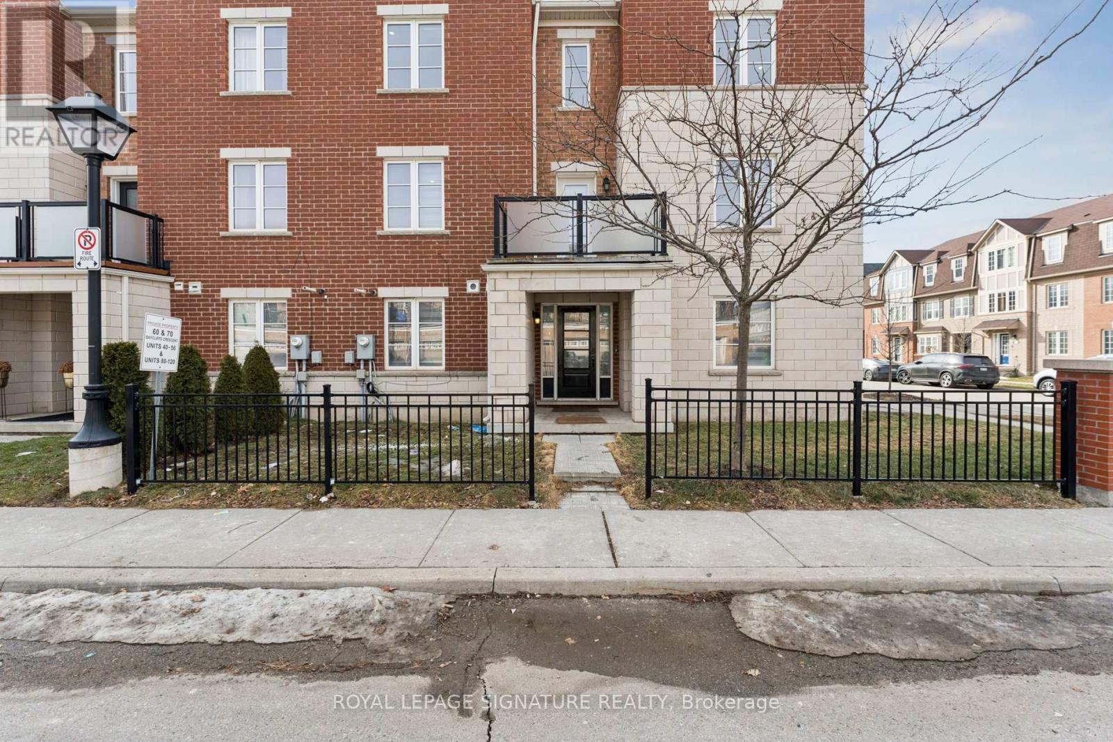 122 Baycliffe Crescent, Brampton, Ontario  L7A 3Y7 - Photo 4 - W13218612