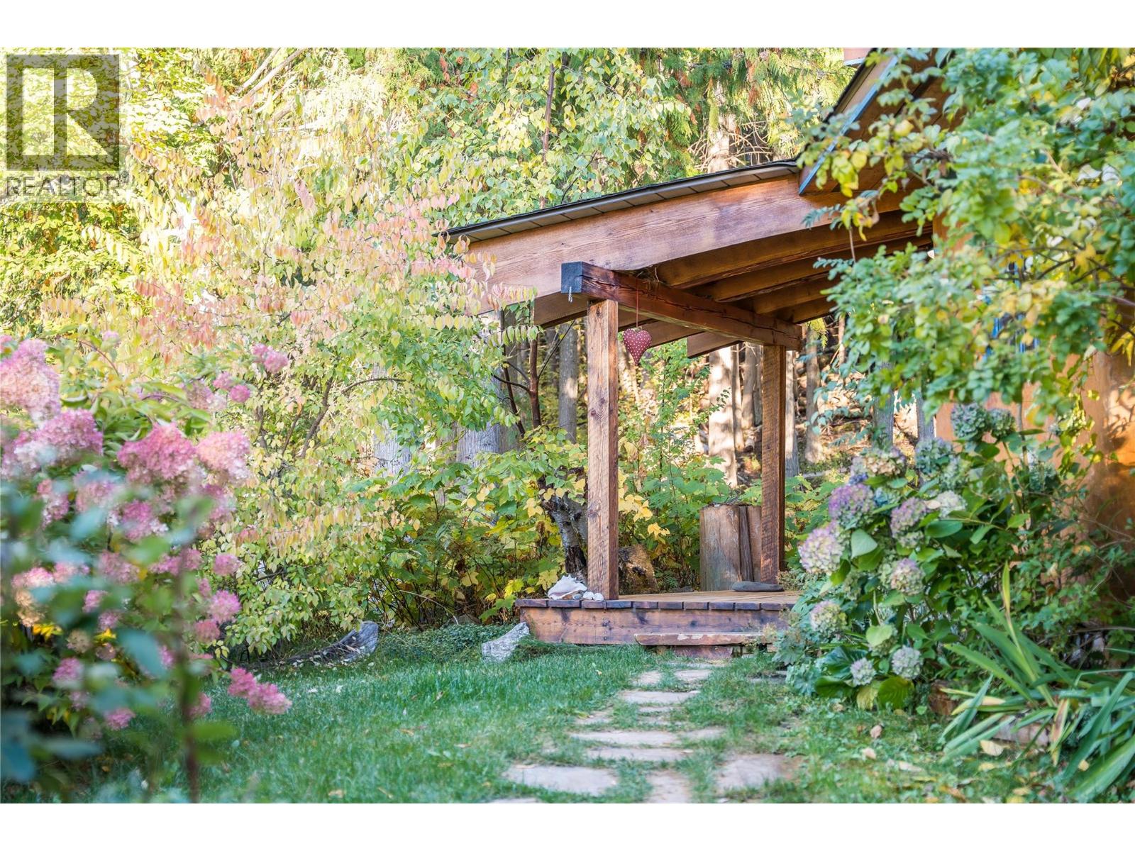 2129 Svoboda Road, Nelson, British Columbia  V1L 3V3 - Photo 10 - 10386644
