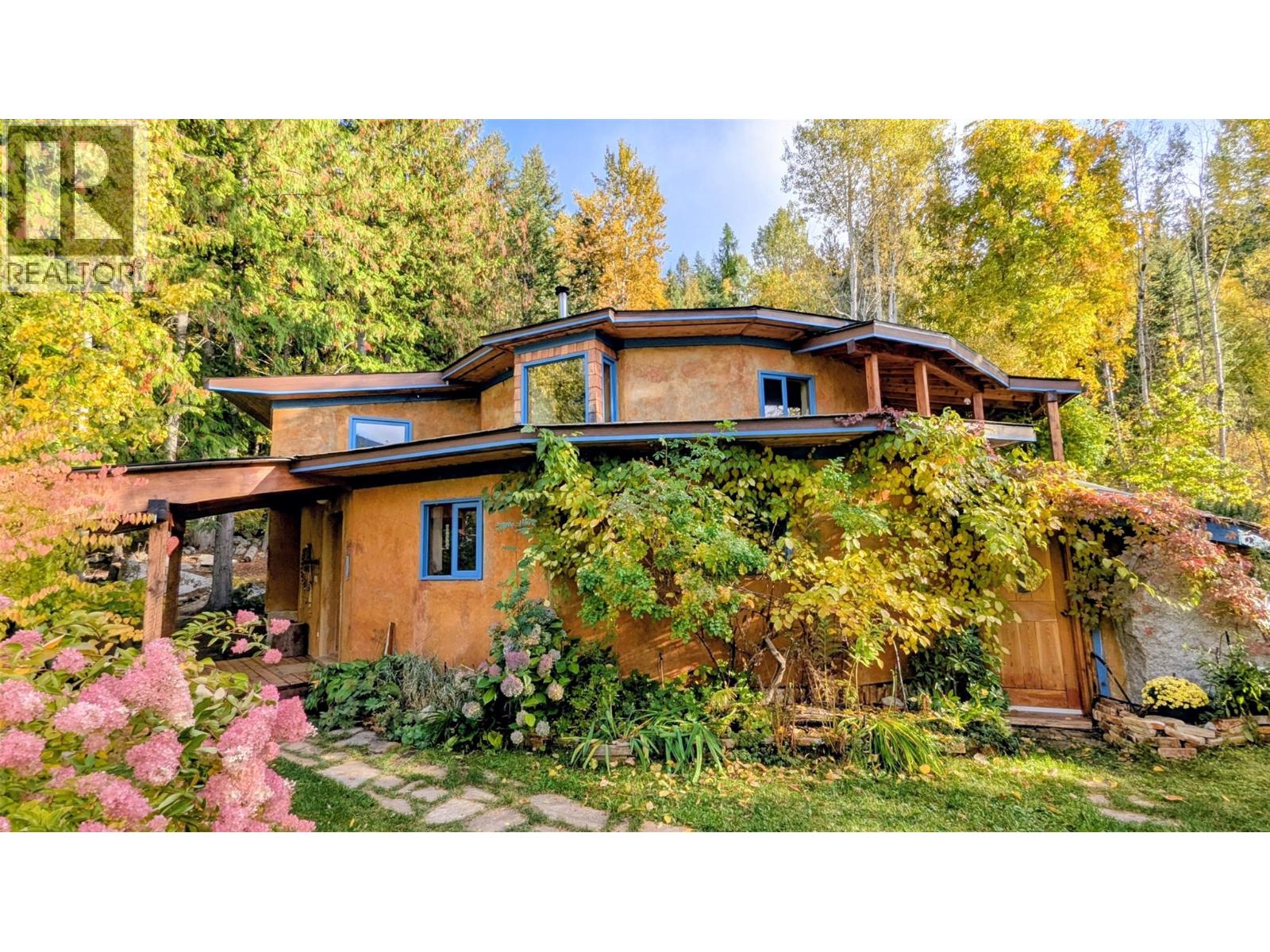 2129 Svoboda Road, Nelson, British Columbia  V1L 3V3 - Photo 1 - 10386644