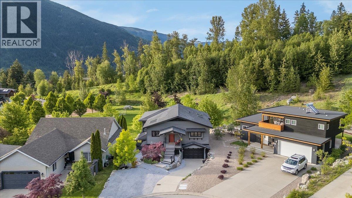 530 Foster Place, Nelson, British Columbia  V1L 7A9 - Photo 3 - 10389170