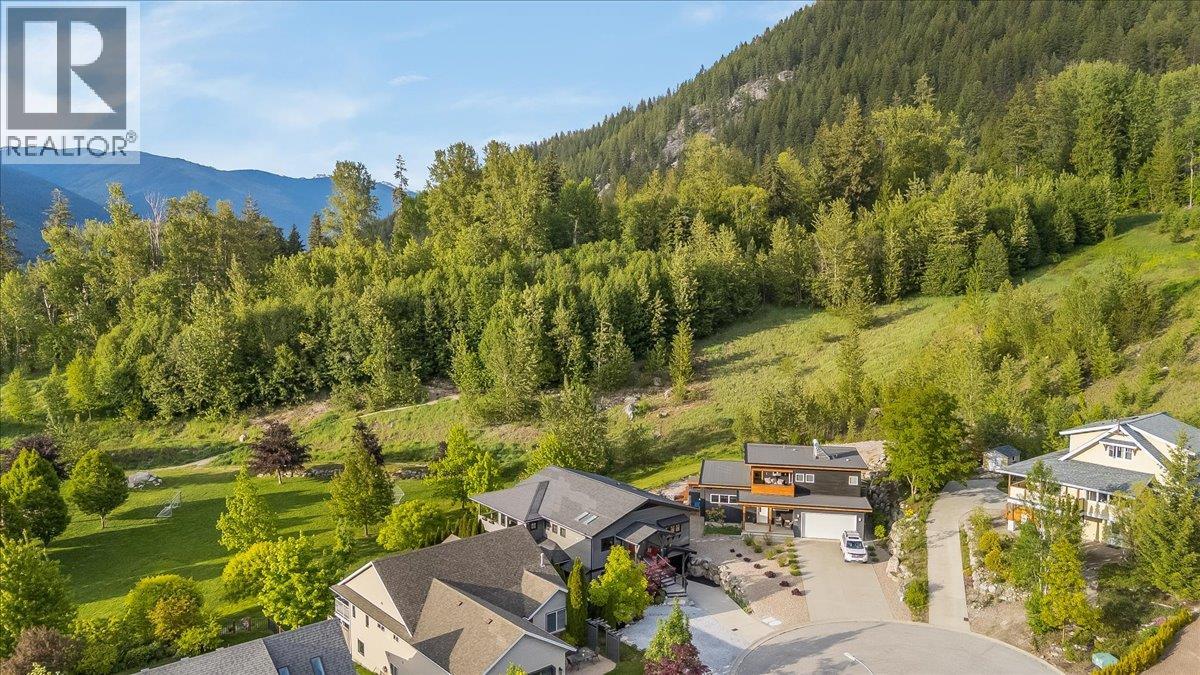 530 Foster Place, Nelson, British Columbia  V1L 7A9 - Photo 5 - 10389170