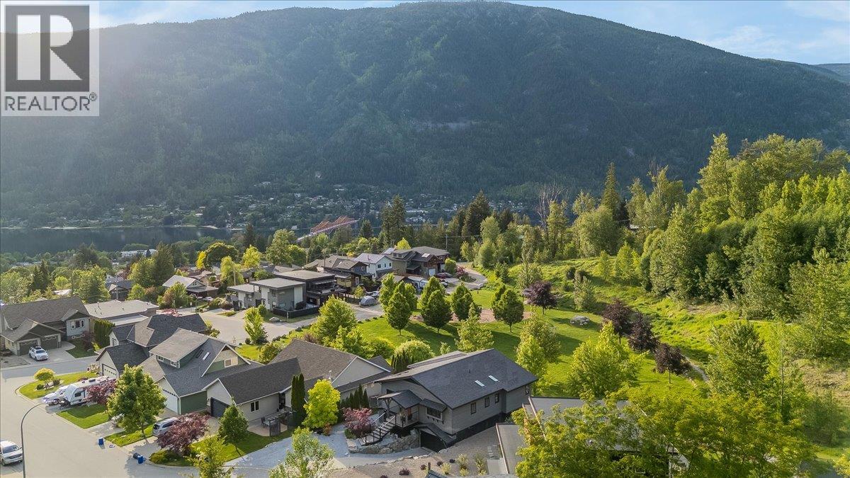 530 Foster Place, Nelson, British Columbia  V1L 7A9 - Photo 4 - 10389170