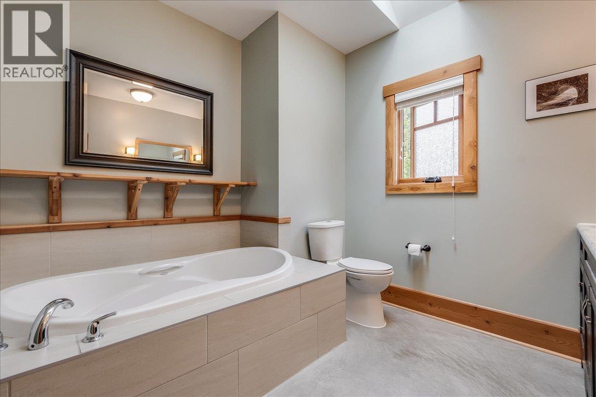 530 Foster Place, Nelson, British Columbia  V1L 7A9 - Photo 59 - 10389170