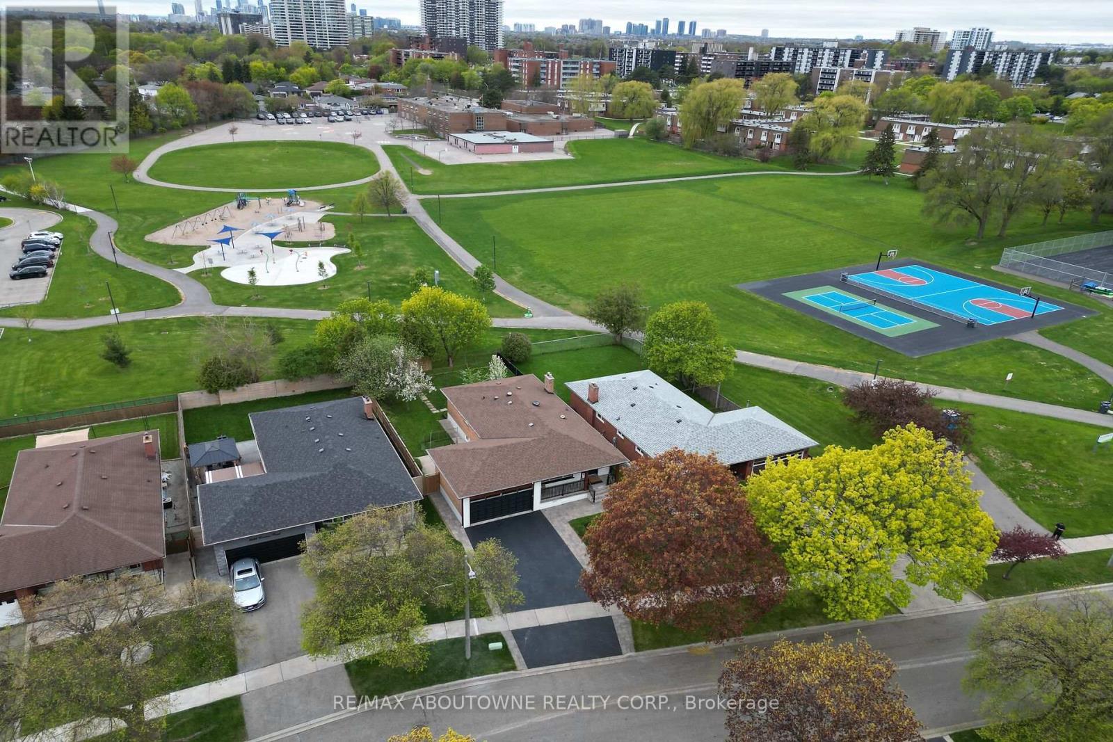 3302 Cardross Road, Mississauga, Ontario  L4X 2N2 - Photo 44 - W13117408