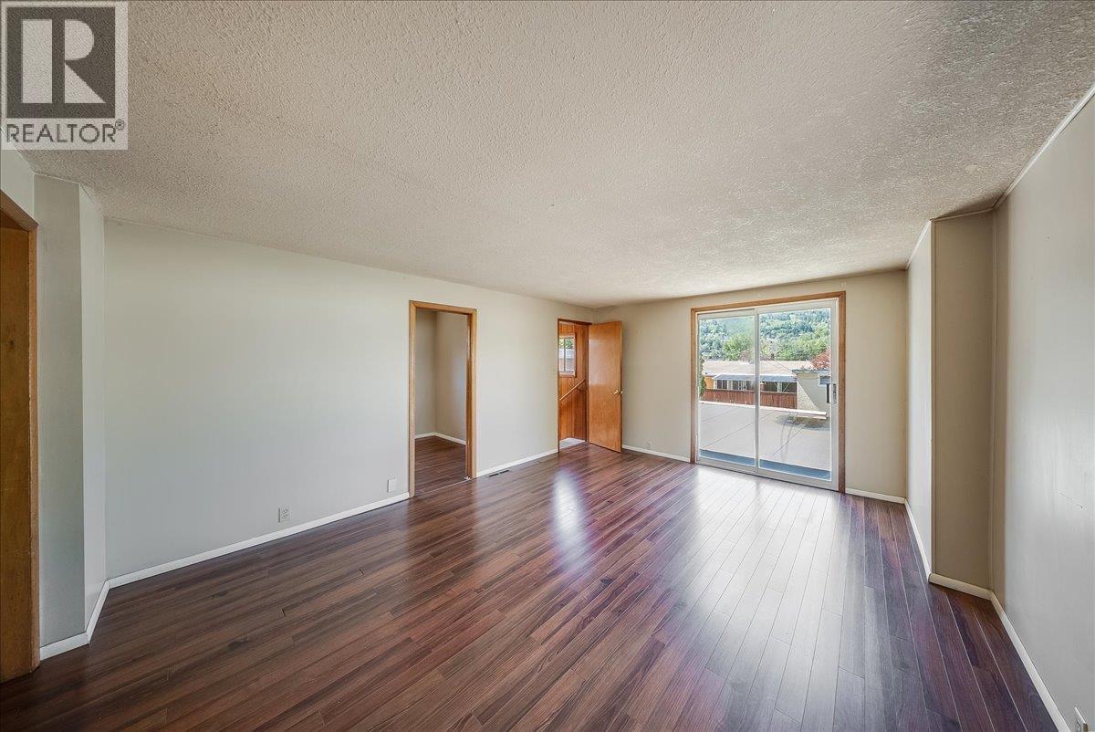 1338 Third Avenue, Trail, British Columbia  V1R 1P4 - Photo 11 - 10389509