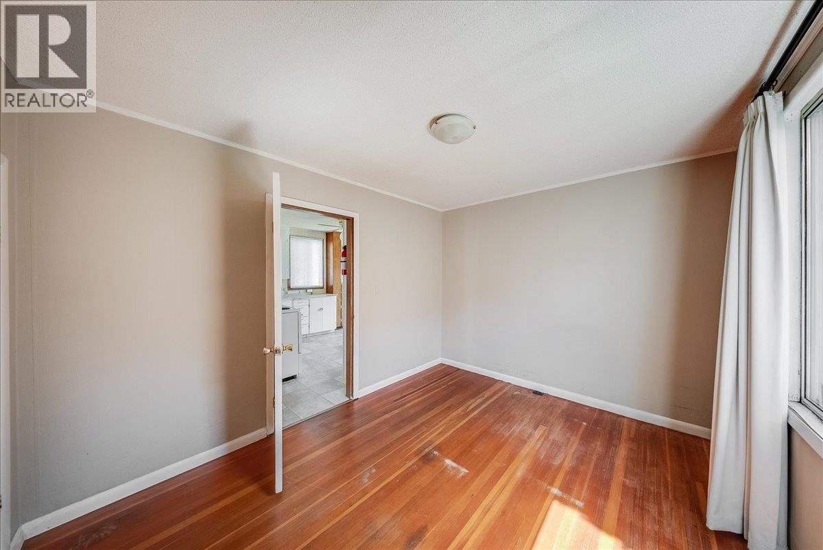 1338 Third Avenue, Trail, British Columbia  V1R 1P4 - Photo 8 - 10389509