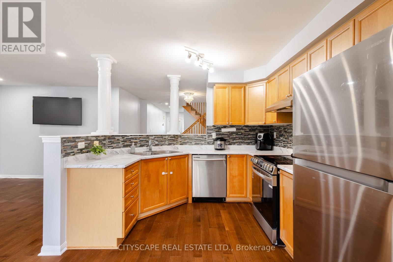 629 Edwards Avenue, Milton, Ontario  L9T 6B2 - Photo 3 - W13218638