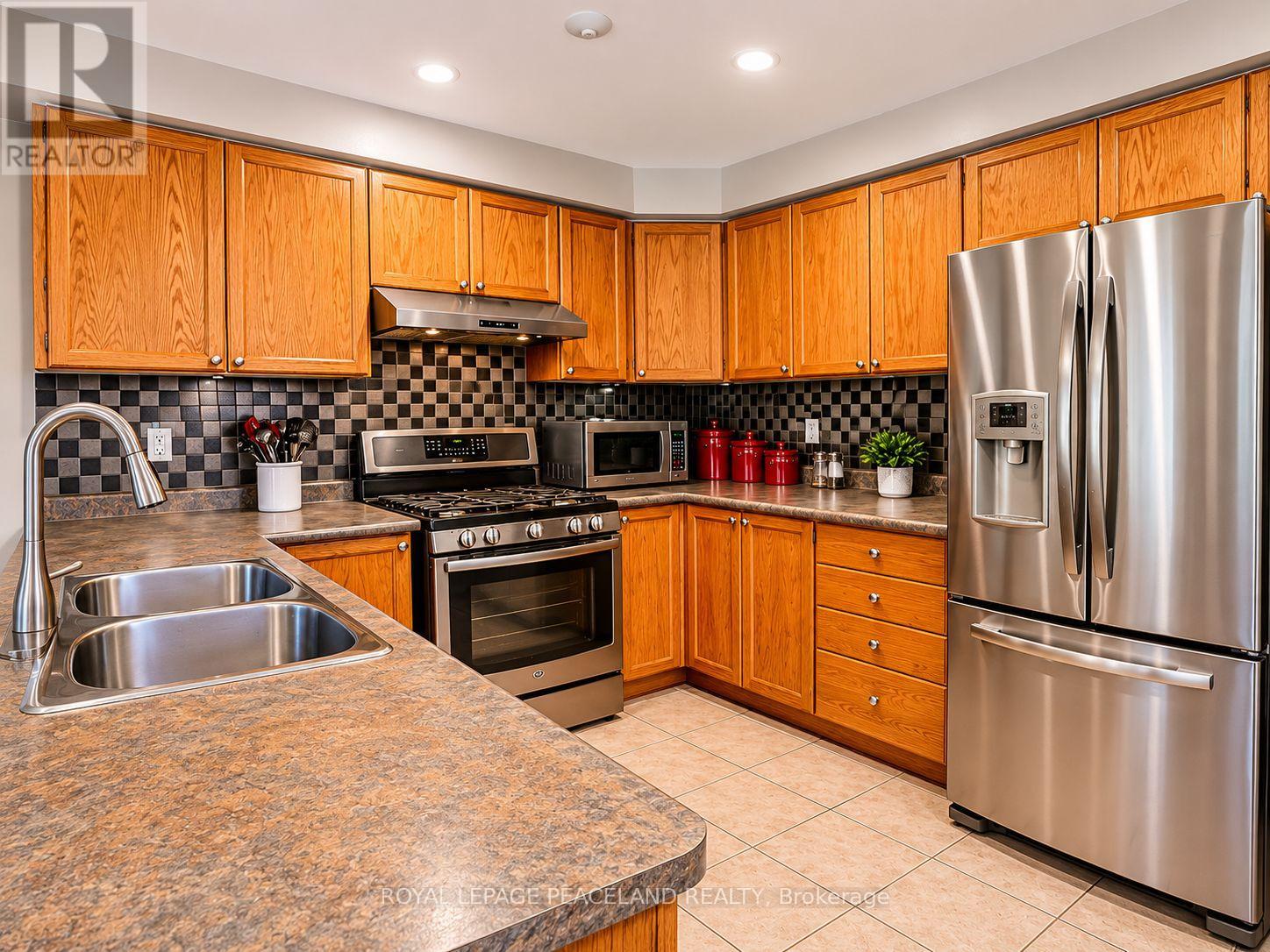 65 Tanglemere Crescent, Brampton, Ontario  L7A 1R9 - Photo 2 - W13218650