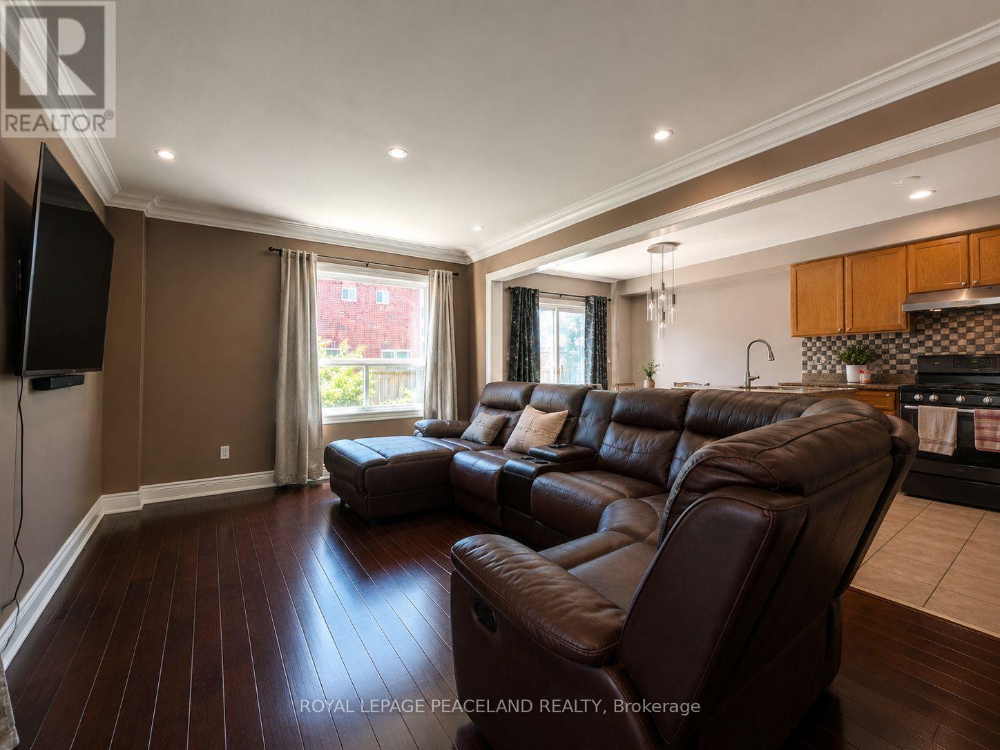 65 Tanglemere Crescent, Brampton, Ontario  L7A 1R9 - Photo 4 - W13218650
