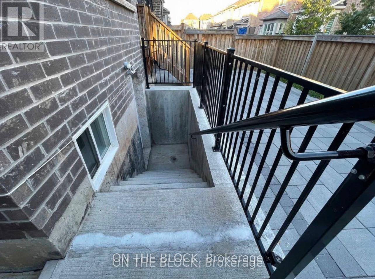 362 North Park Blvd Boulevard, Oakville, Ontario  L6M 1L4 - Photo 17 - W13218656