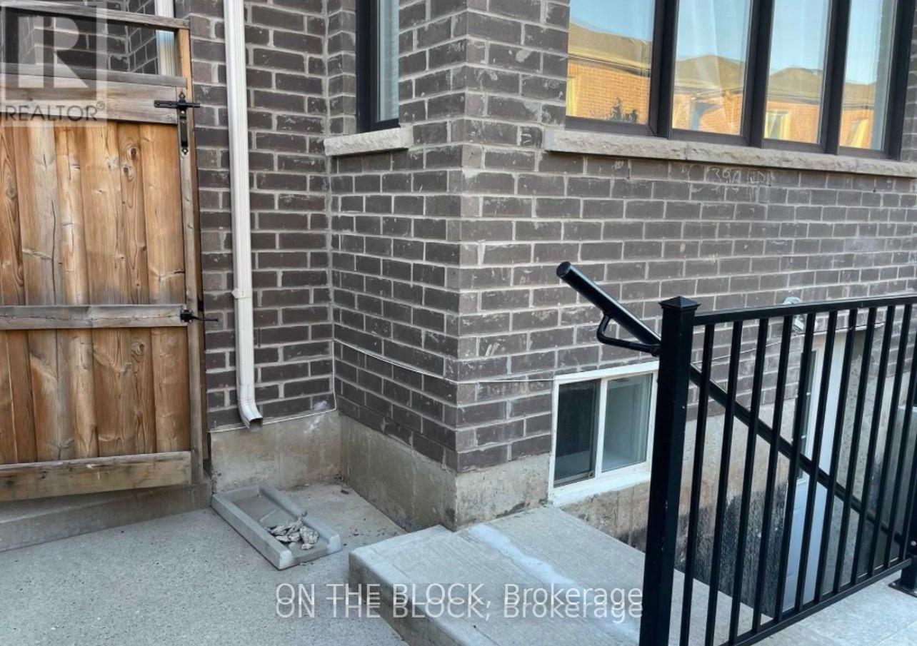 362 North Park Blvd Boulevard, Oakville, Ontario  L6M 1L4 - Photo 18 - W13218656