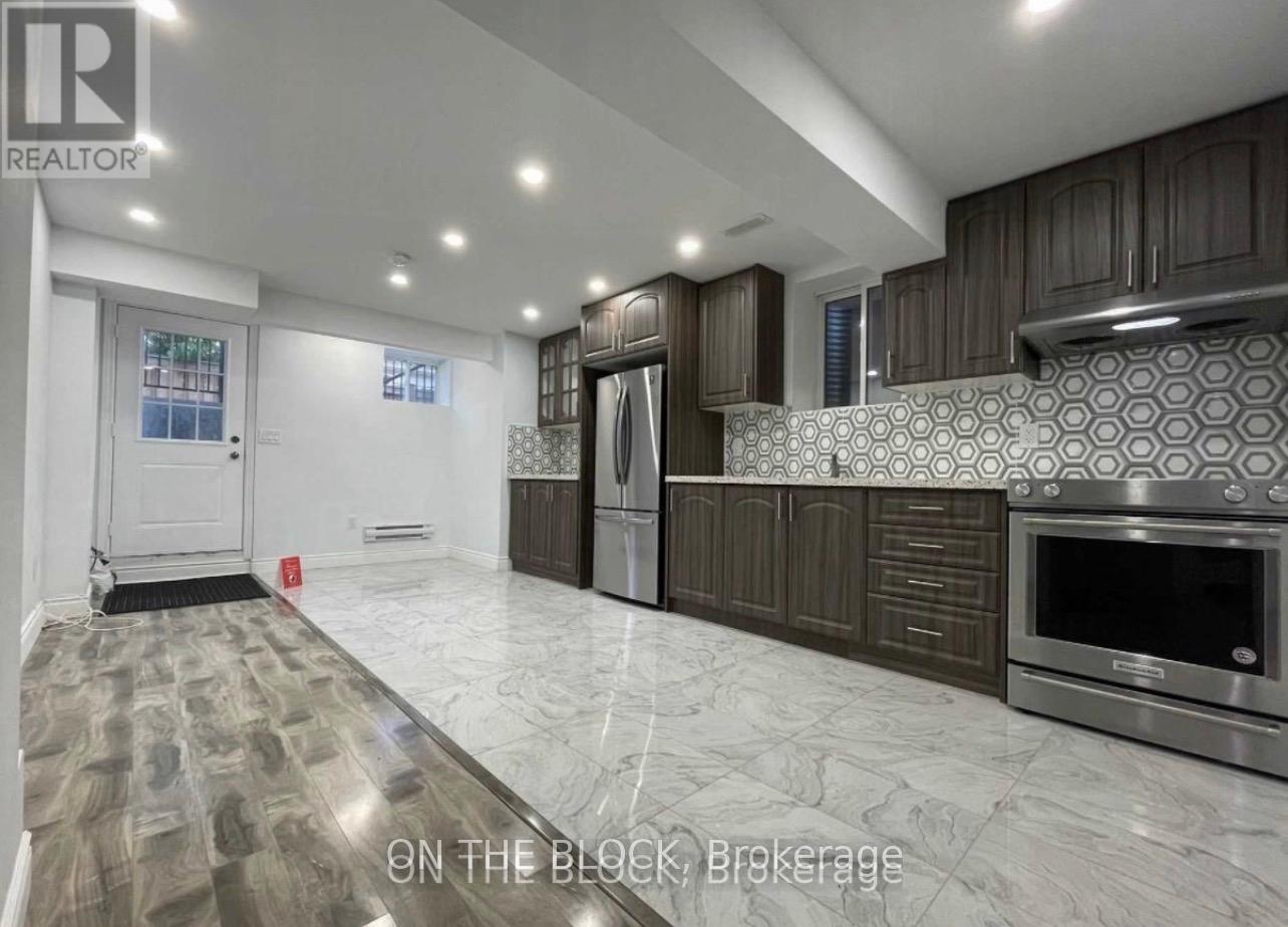 362 North Park Blvd Boulevard, Oakville, Ontario  L6M 1L4 - Photo 2 - W13218656