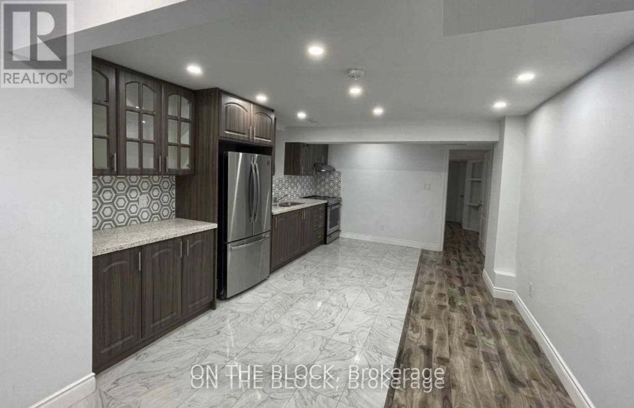 362 North Park Blvd Boulevard, Oakville, Ontario  L6M 1L4 - Photo 3 - W13218656