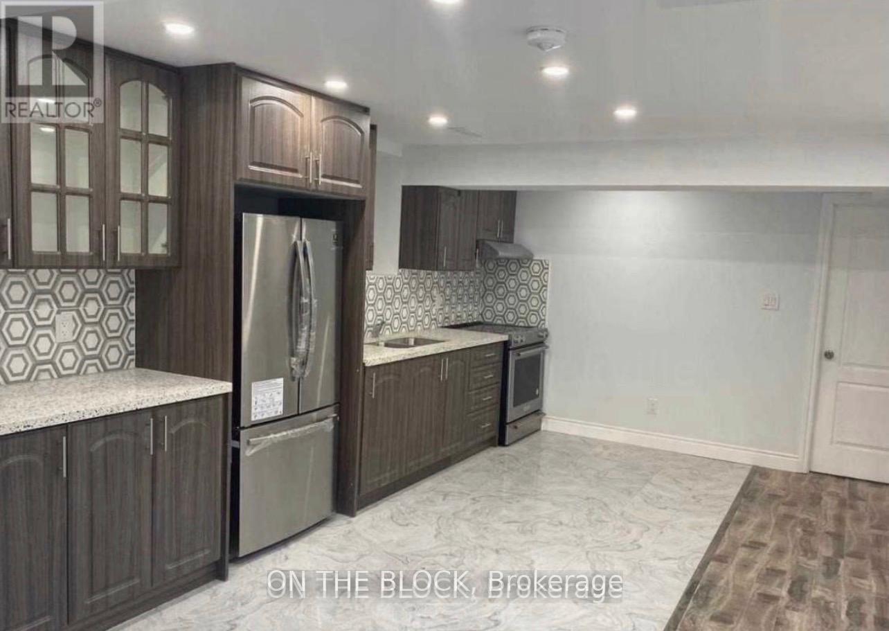 362 North Park Blvd Boulevard, Oakville, Ontario  L6M 1L4 - Photo 4 - W13218656