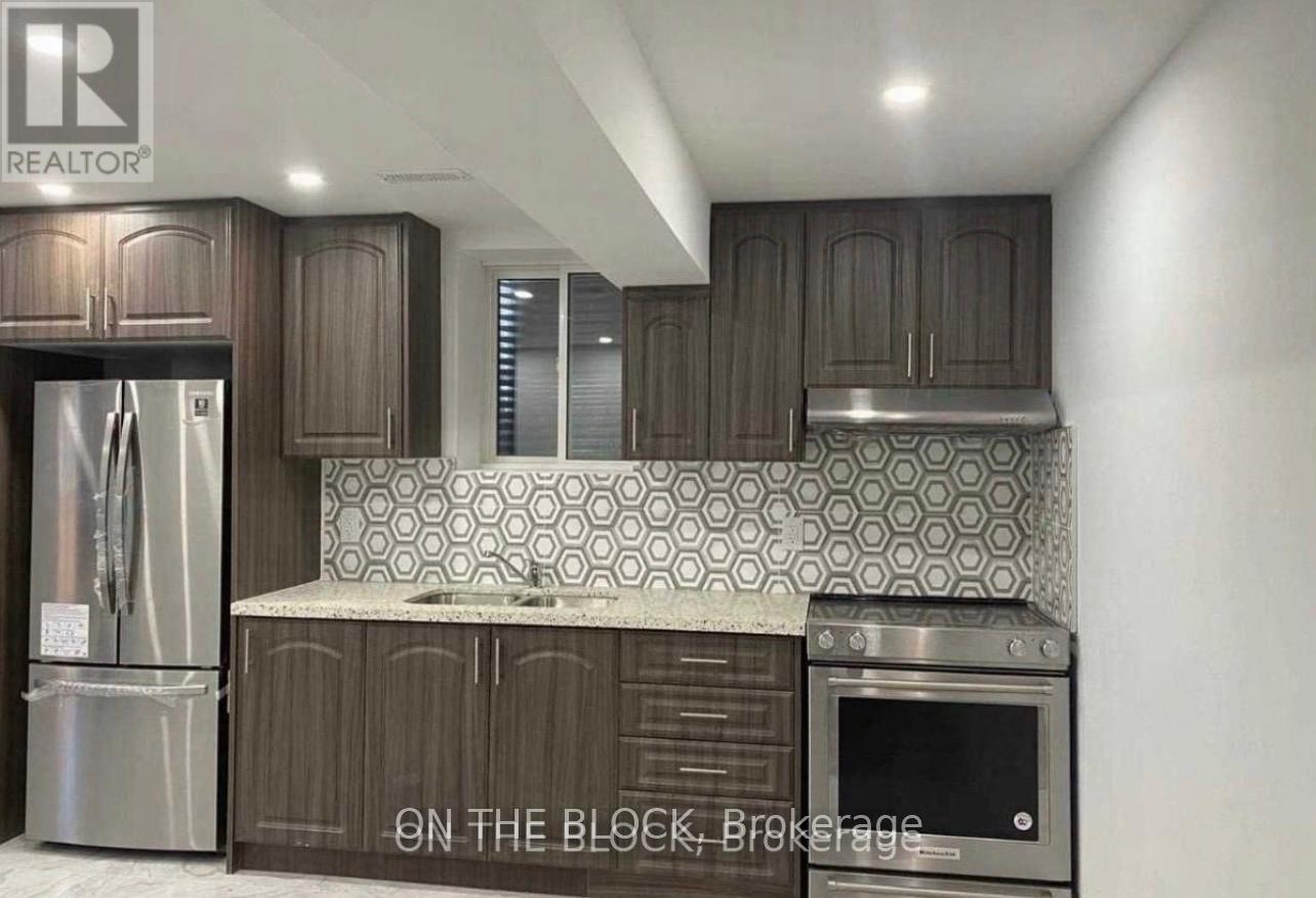 362 North Park Blvd Boulevard, Oakville, Ontario  L6M 1L4 - Photo 5 - W13218656
