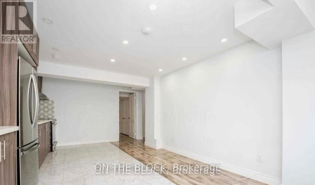362 North Park Blvd Boulevard, Oakville, Ontario  L6M 1L4 - Photo 7 - W13218656
