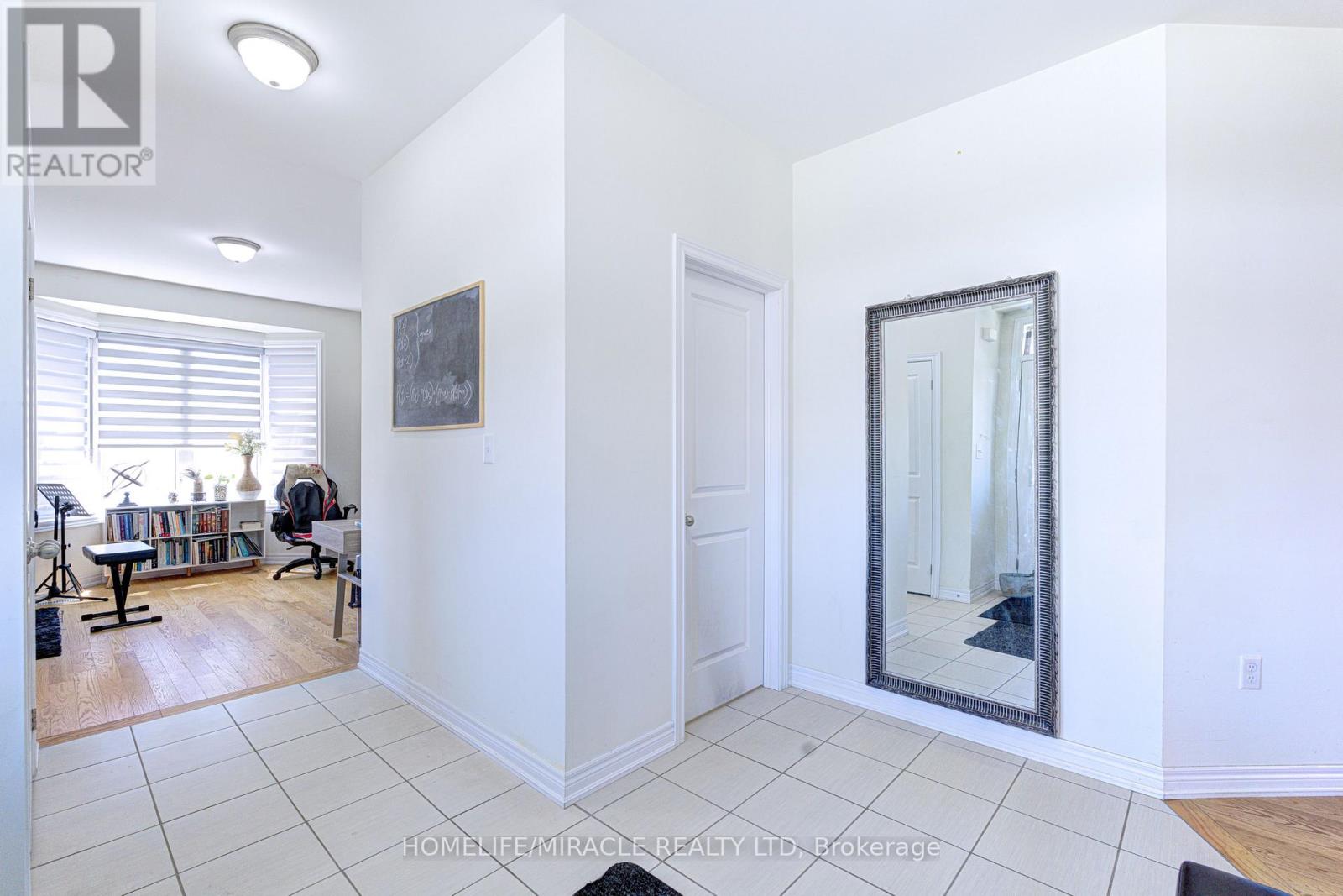 566 Brisdale Drive, Brampton, Ontario  L7A 5J4 - Photo 5 - W13218534